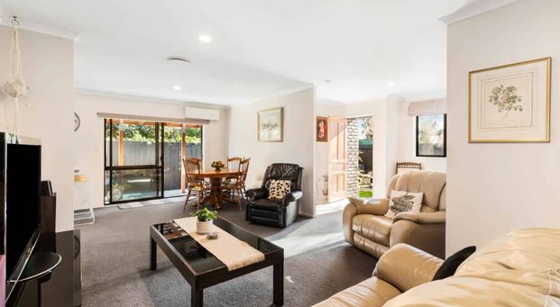 Charming Family Home in Prime Cul-de-Sac Location! - Photo 1