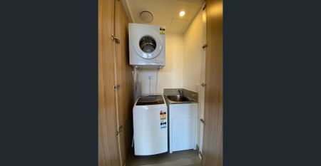 Modern one-bedroom + one study with great location - Photo 3