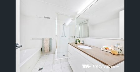 Spacious 2 Bedroom Villa with Private Courtyard in a Premier Location! - Photo 4