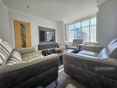 4 bedroom semi-detached house to rent - Photo 3