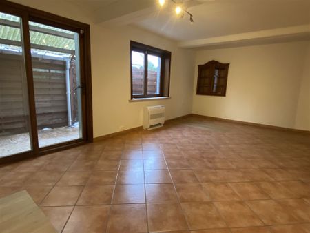 Jolie maison rénovée avec cour au centre du village - Photo 2