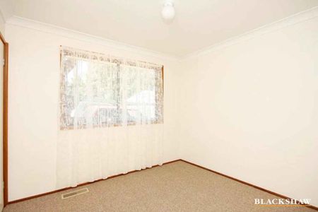 Family Home with mountain views - Photo 3