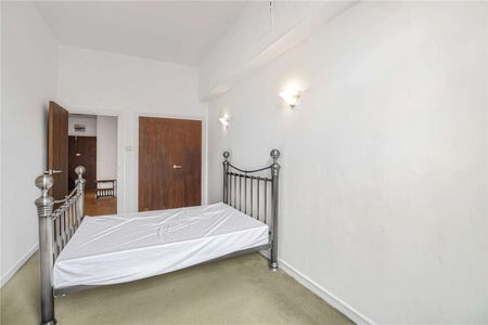 A sizeable one bedroom apartment in a portered development with parking. - Photo 2