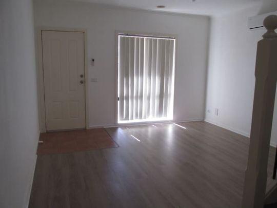 Cozy, well maintained townhouse! - Photo 1