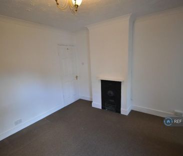 2 bedroom end of terrace house to rent - Photo 3