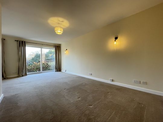 East Avenue, Exeter - Photo 1