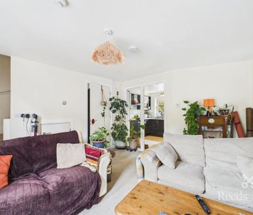 3 bedroom end of terrace house to rent - Photo 2