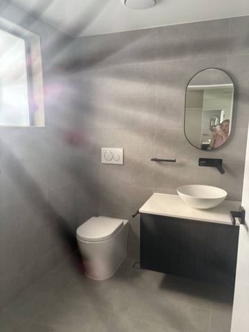 Huge near new porcelain tiled 6 bedroom mansion with pool - Photo 5