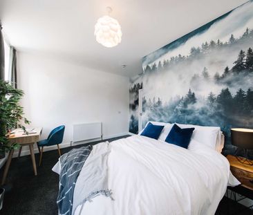 Wonderful 6 Bedroom Charactered Home located in the town centre of ... - Photo 4