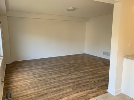 For Lease - 3083 Highbourne Crescent, Oakville, Ontario - Photo 5