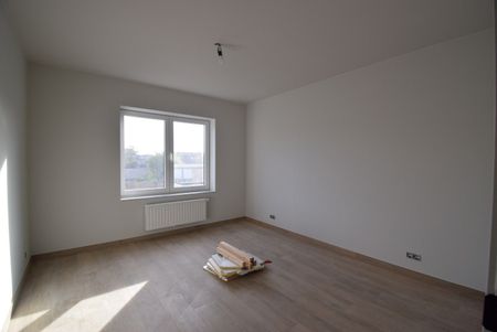 VOLLEDIG GERENOVEERD APPARTEMENT MET GARAGE - Foto 3