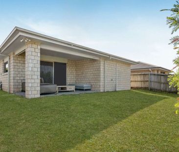 Modern Four Bedroom Family Home with Additional Lounge Area - Photo 6