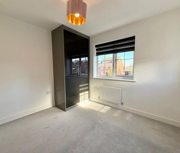 4 bedroom detached house to rent - Photo 5