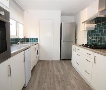 2 bedroom maisonette to rent - Photo 4