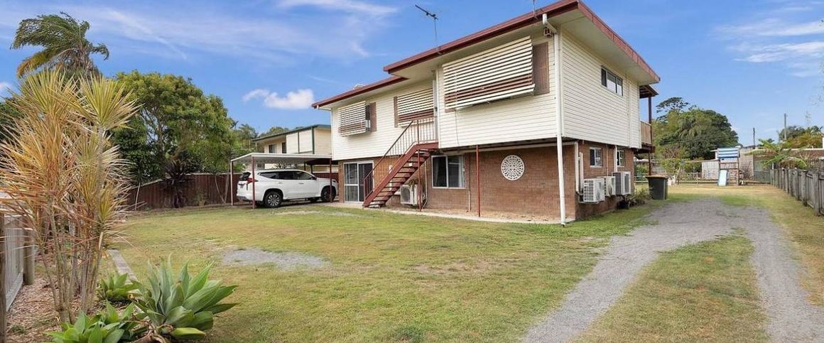 Charming Family Home in Slade Point - Photo 1