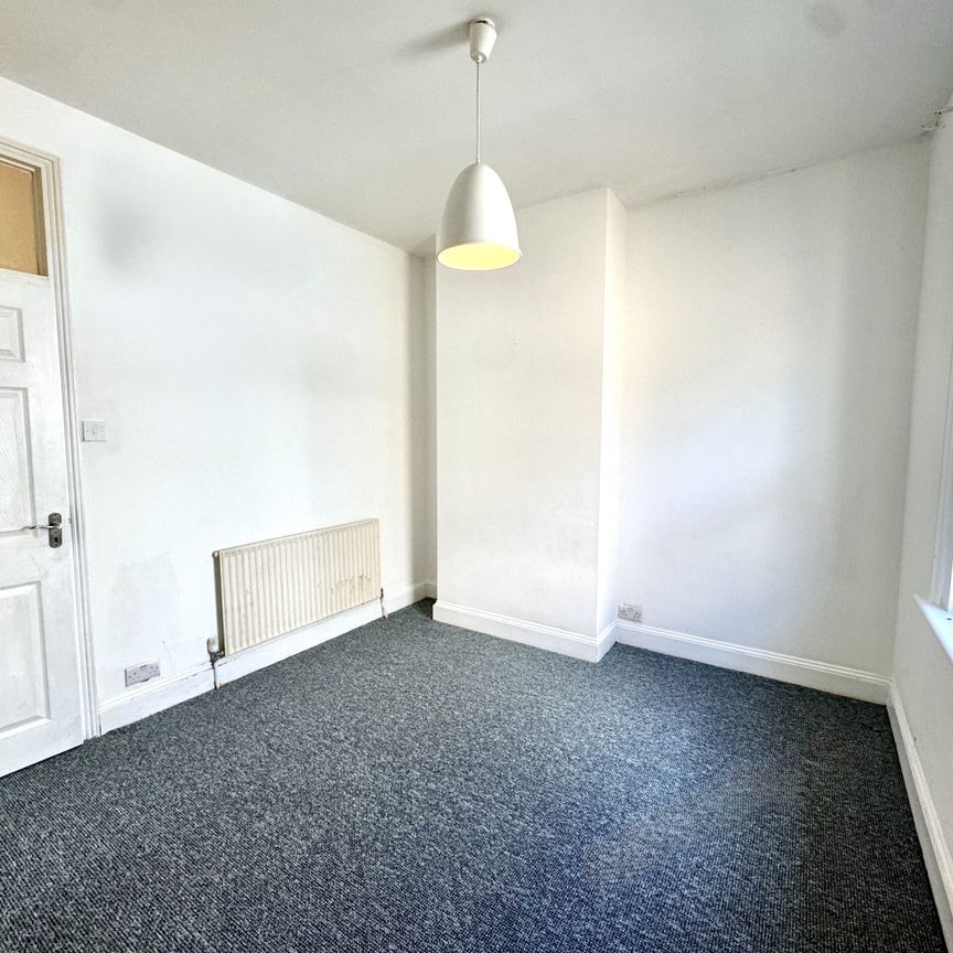 Chatham Road, Kingston Upon Thames, KT1 3AA - Photo 1