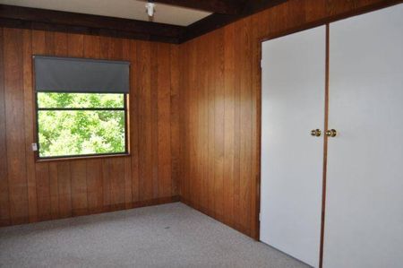 LARGE 5 BEDROOM HOME - Photo 4