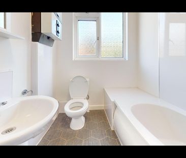 Room in a Shared House, Moorland Avenue, LS6 - Photo 1