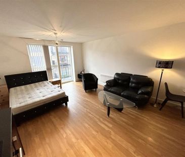 Studio to rent - Photo 1