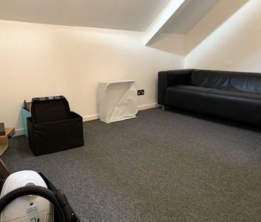 £850 PCM, One Bedroom Second Floor Flat in Penarth Road, Grangetown... - Photo 1