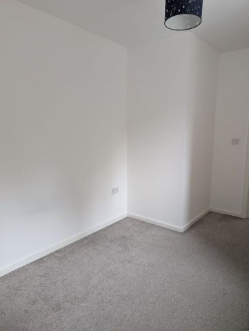 2 Bed Terraced House, Carr Mills, LS7 - Photo 2