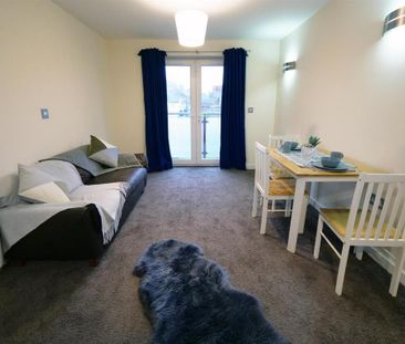 1 bedroom in a flat share to rent - Photo 3