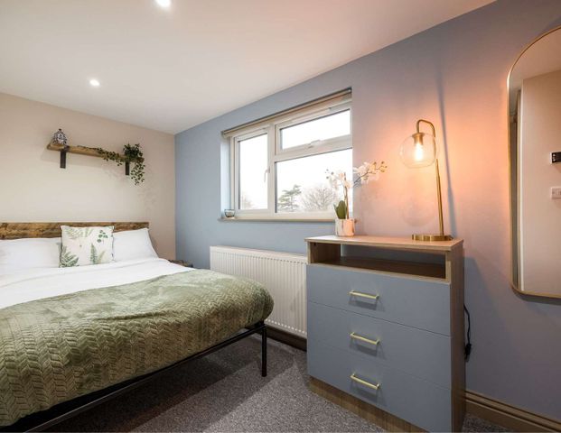 OX Living is proud to present this high-quality 6-bedroom co-living property, perfect for working professionals looking for stylish, stress-free living. Room 6 - Photo 1