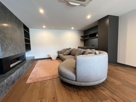 Luxury Living - 2 Bedroom Apartment with second bathroom and study. - Photo 3