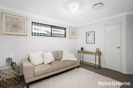 Spacious Family Home in Box Hill - Photo 2