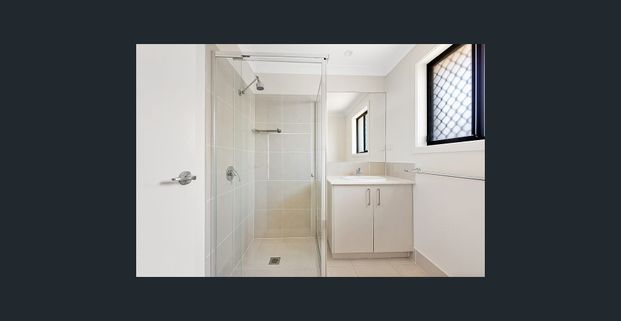 Minutes from the beach and airport in a lovely bush setting - Photo 1