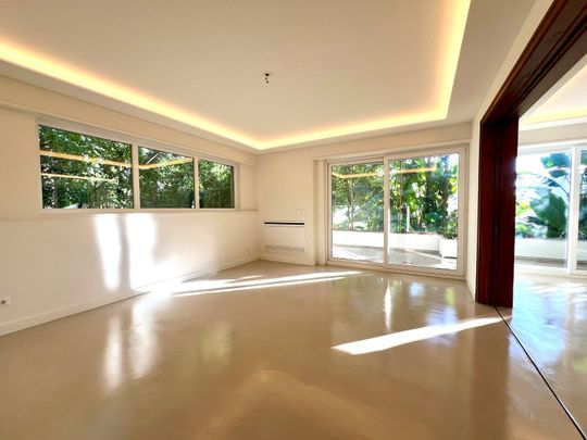 Magnífica moradia totalmente renovada, no centro de Cascais. - Photo 1