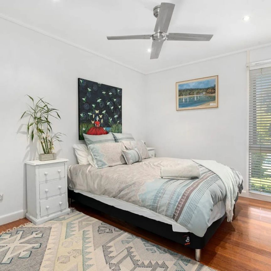 BOUTIQUE VILLA IN PRIZED BEACHSIDE POCKET! - Photo 1