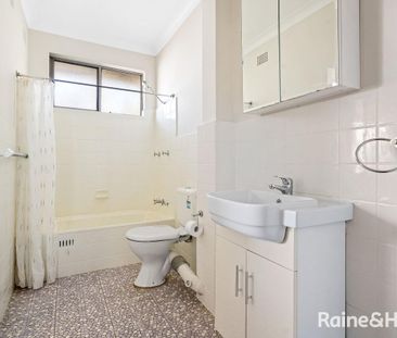 Modern 1-Bedroom Unit in the Heart of Carlton - Photo 4