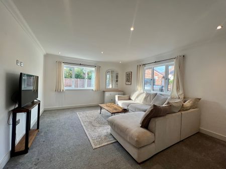 The Street, Bury St. Edmunds, Holywell Row - Photo 3