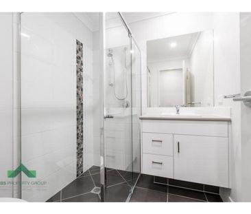 Be the next tenant to live in this great size townhouse! - Photo 1