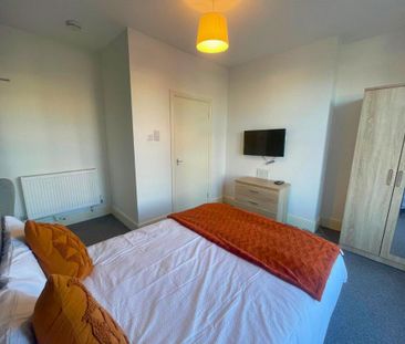 1 bedroom in a house share to rent - Photo 2