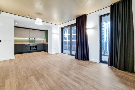 3 Bedroom Apartment - Photo 2