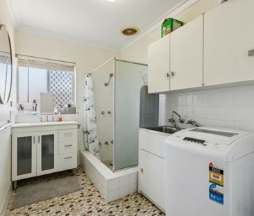 Ideal villa in ideal location - Photo 6