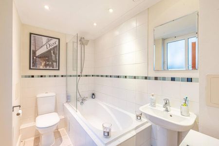 2 bedroom flat to rent - Photo 4