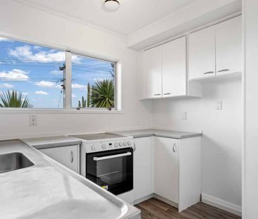 3 Bedrooms - Photo 3