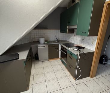 große DG-Wohnung mit Gartenanteil - Photo 2