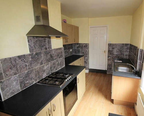 3 bedroom flat to rent - Photo 1