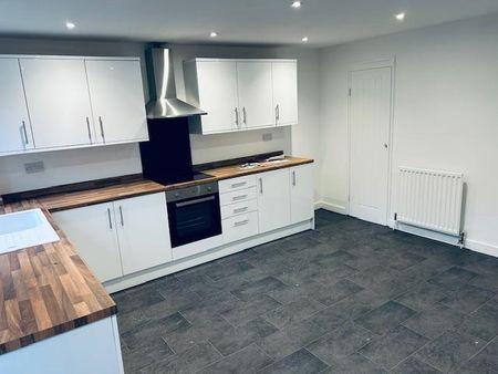 4 bedroom terraced house to rent - Photo 5
