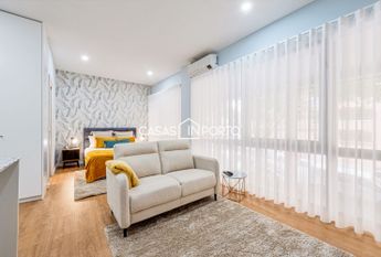 Apartamento Charme - Exclusividade e Conforto Junto ao Metro dos Combatentes