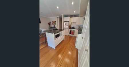 Modern two double bedroom townhouse in a great area – Entertainers delight! - Photo 4