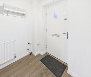 3 bedroom end of terrace house to rent - Photo 4
