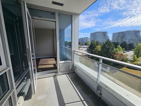 5511 Hollybridge Way condo — Richmond, BC (1-Bedroom) - 1 Bedroom - Photo 3
