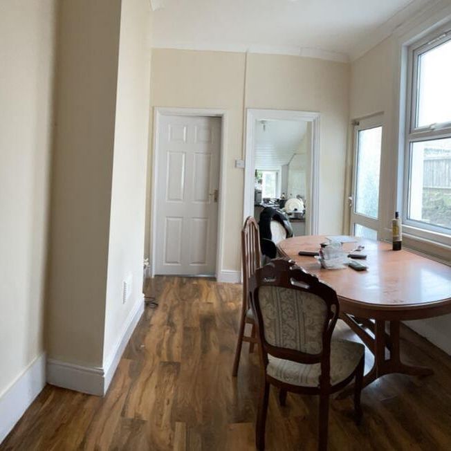 1 bedroom in a house share to rent - Photo 1