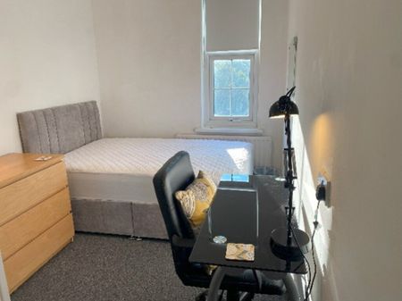 7 Bed Student Accommodation - Photo 5