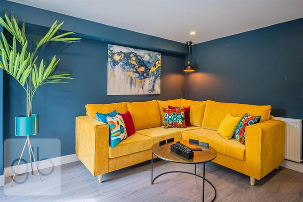 1 bedroom in a house share to rent - Photo 1